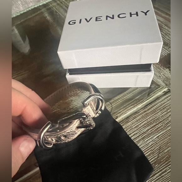 Givenchy NIB voyou metallic unisex leather bracelet with silver tone hardware - Picture 3 of 7